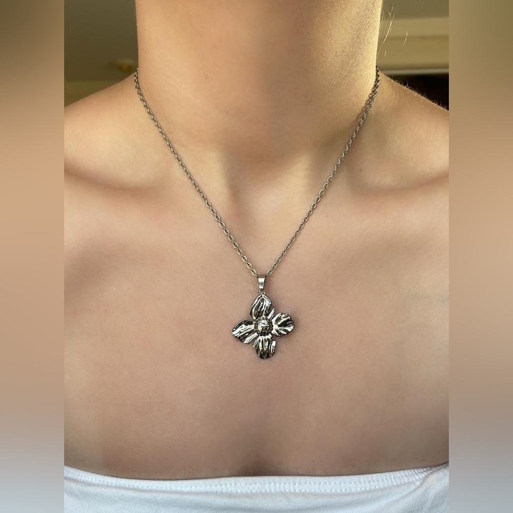 Silver Flower Pendant Necklace